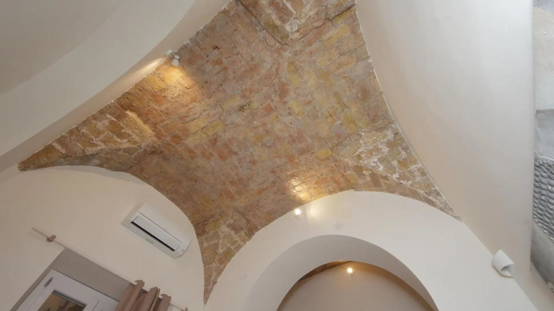 Ych-Lovely Apartment Near Termini Station Rome Italy