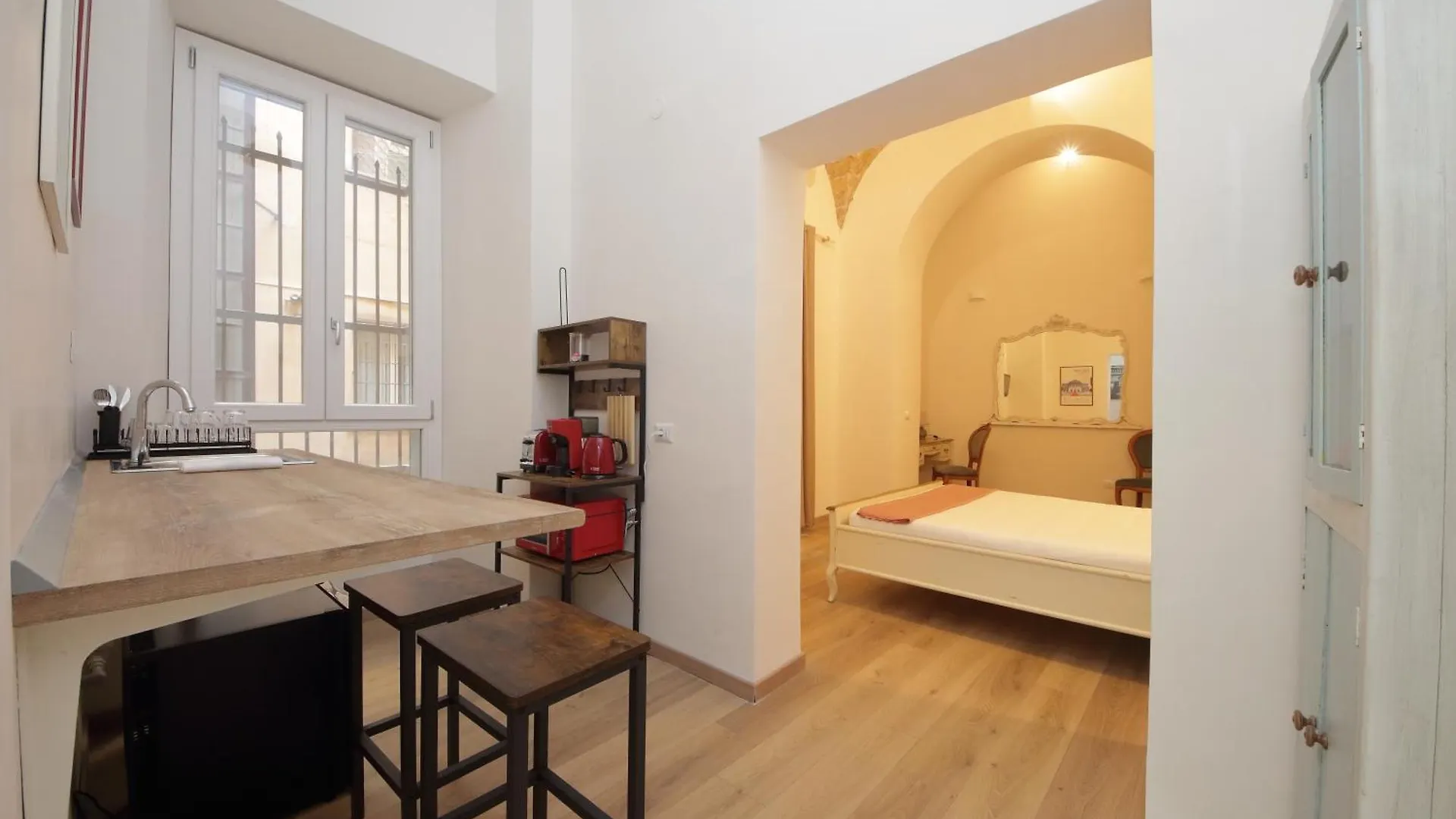 Ych-Lovely Apartment Near Termini Station Rome Italy