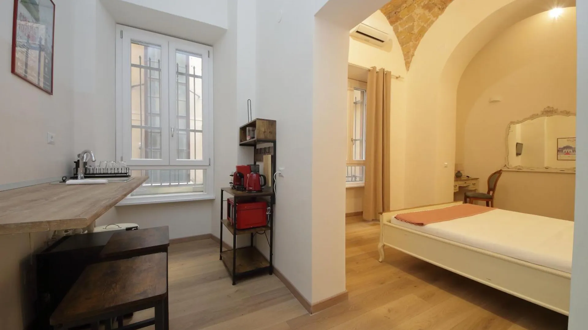 Ych-Lovely Apartment Near Termini Station contacts